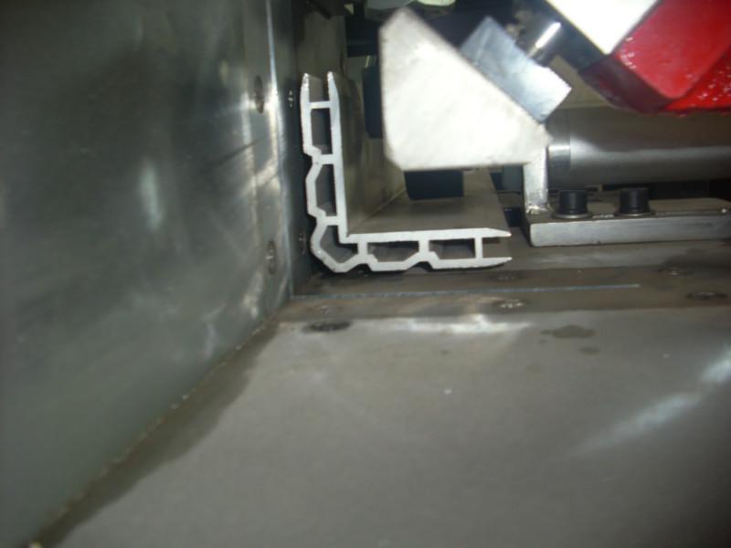 供應(yīng)鋁門窗角碼鋸斷橋鋁門窗設(shè)備廠家