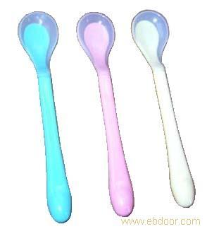 供應(yīng)防滑*硅膠餐具 各種健康餐具 硅膠杯墊 硅膠杯蓋 以及各類廚房用品 硅膠餐盤 硅膠勺子 硅膠折疊碗