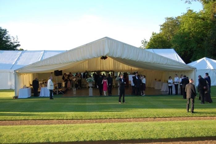 供應(yīng)餐飲宴會(huì)篷房與尖頂篷房-貴陽(yáng)大棚-大棚租賃-篷房公司-廣西展板