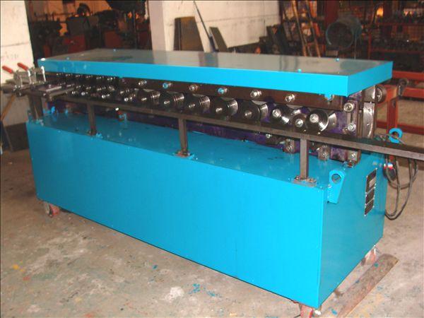 供應(yīng)生產(chǎn)共板折邊機(jī)