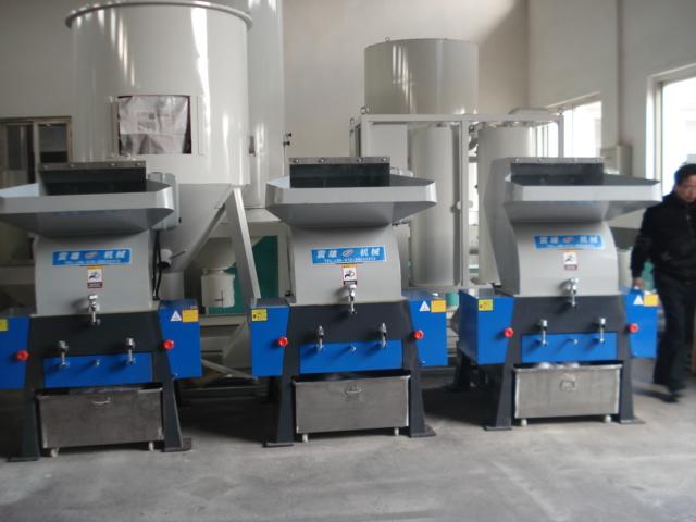 墻壁開關(guān)塑料電器破碎機圖片