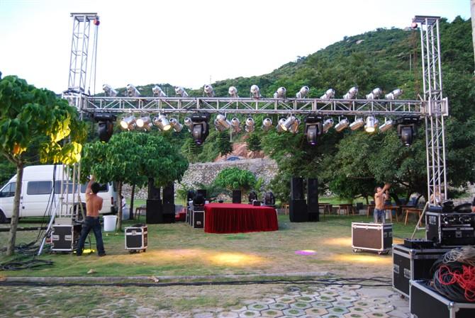 供應(yīng)深圳興隆大功率追光燈出租4000