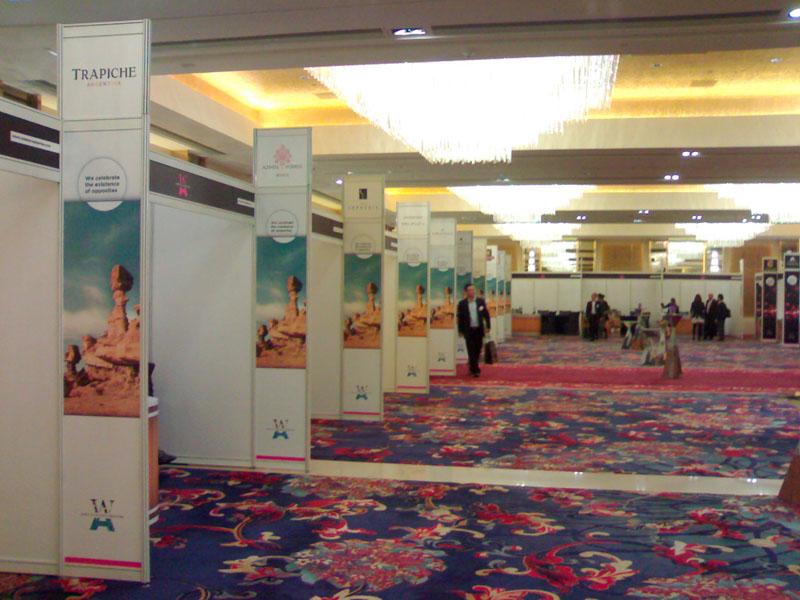 供應(yīng)北京異型標(biāo)攤八棱柱異型標(biāo)攤