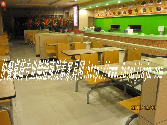供應曲木連體快餐桌椅