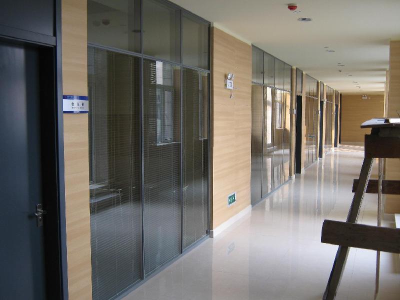 成品鋁合金玻璃隔斷銷售圖片