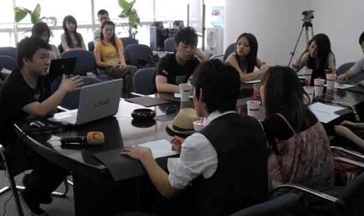 供應(yīng)東莞塑料王回收制品—聚四氟乙烯刨花塊料回收