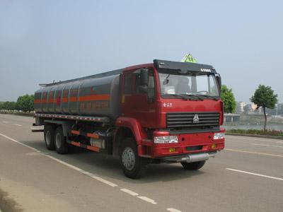 重汽后雙橋化工液體運(yùn)輸車圖片
