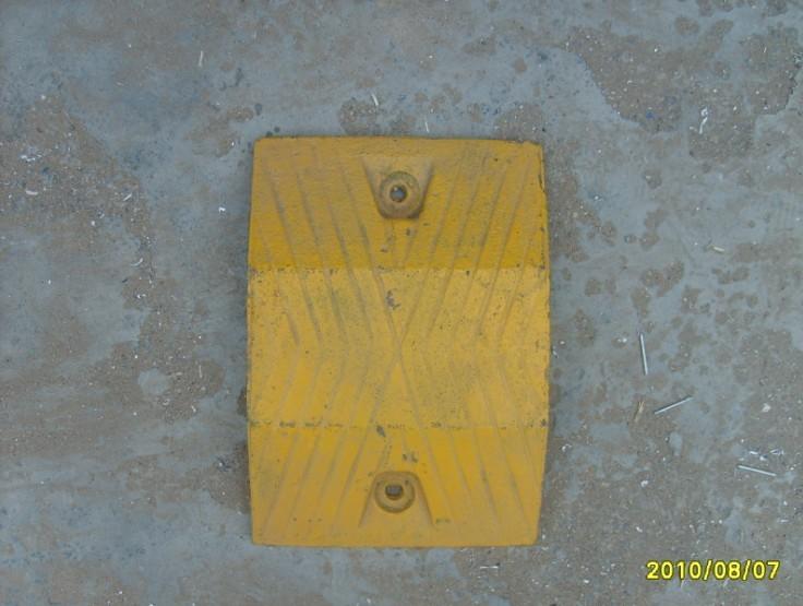 減速帶成都減速帶成都橡膠減速帶圖片