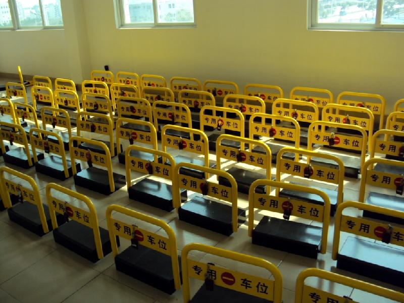 供應成都遙控車位鎖/遙控車位鎖廠家/車位鎖的價位