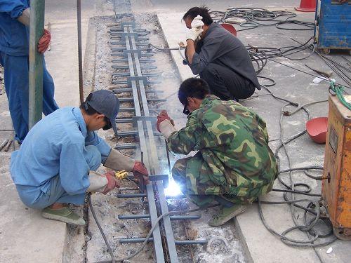 河北衡水利和路桥桥梁伸缩缝供应商图片