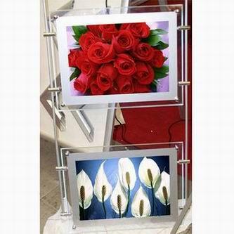 供應(yīng)發(fā)光指示牌有機(jī)滴膠有機(jī)夾畫牌等