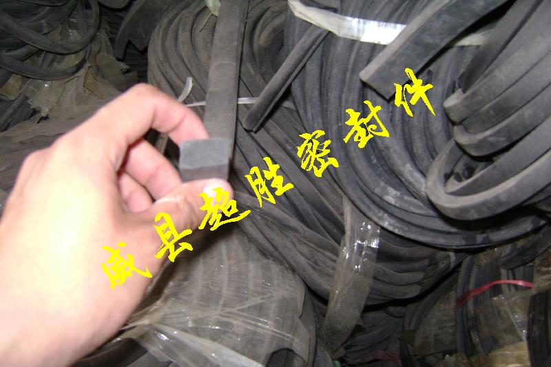 供應三元乙丙（EPDM）海綿發(fā)泡密封條三元乙丙海綿發(fā)泡密封條