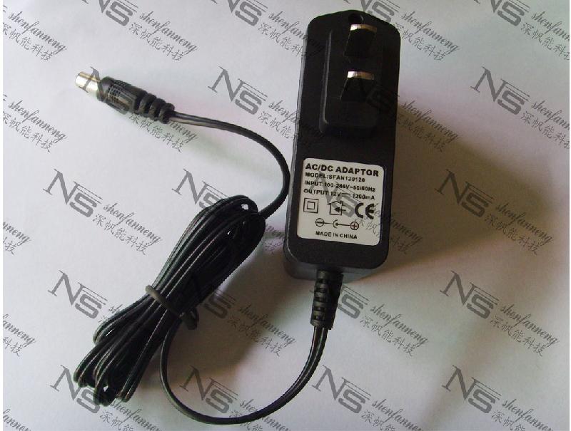 12V1A開關(guān)電源充電器圖片