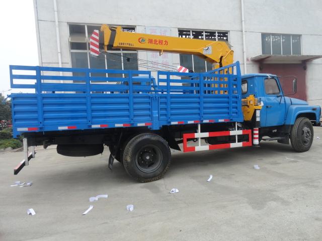 供應(yīng)東風(fēng)尖頭隨車起重運(yùn)輸車閃亮上市