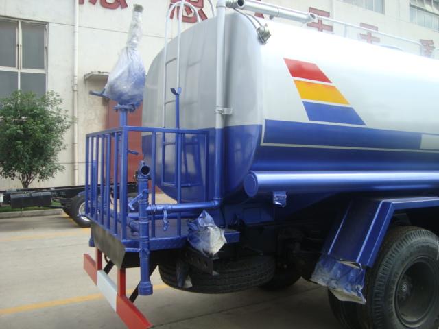 供應(yīng)東風(fēng)145灑水車降價大促銷