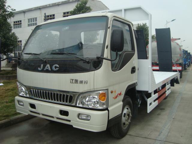 供應(yīng)小型江淮挖機(jī)拖板車*促銷中