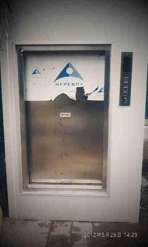 供應(yīng)珠海送餐電梯廚房*批發(fā)商報(bào)價(jià)/酒店送餐電梯多少錢/廚房餐梯報(bào)價(jià)