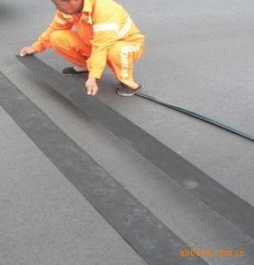 供應(yīng)路暢土工南京防裂貼給力的防裂貼