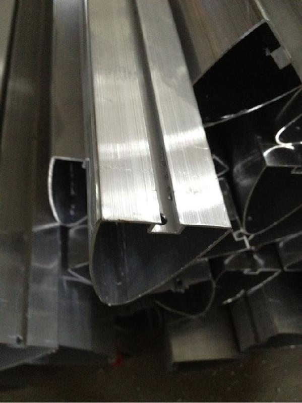 供應(yīng)V型方通－廣州型材方通廠家－惠州V型方通價格－廣京鋁業(yè)歐佰天花