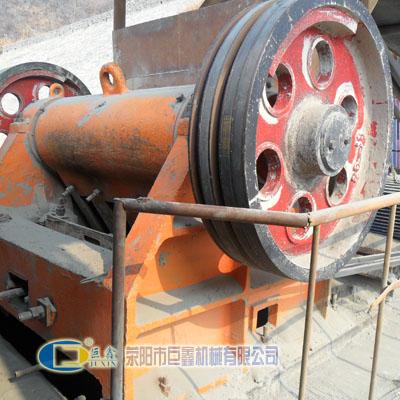 供應(yīng)石英石生產(chǎn)線/鐵路粉碎機選巨鑫