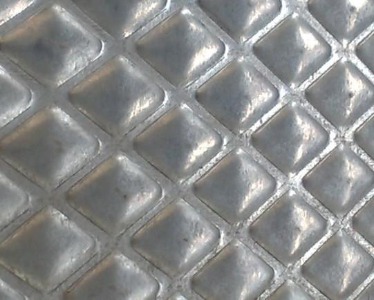 供應(yīng)沖孔防滑板規(guī)格防滑板價(jià)格