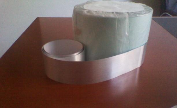 供應(yīng)光銀拉絲銀燕拉絲標(biāo)簽供應(yīng)商100*50拉絲銀標(biāo)簽紙