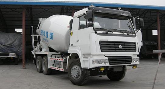 供應(yīng)重汽雙橋9立方水泥攪拌車生產(chǎn)廠家｜金王子后八輪攪拌車價格圖片
