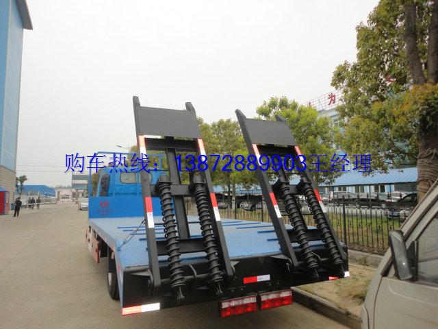 供應(yīng)東風(fēng)勁卡平板運(yùn)輸車價(jià)格｜小型挖機(jī)平板運(yùn)輸車生產(chǎn)廠家包上戶