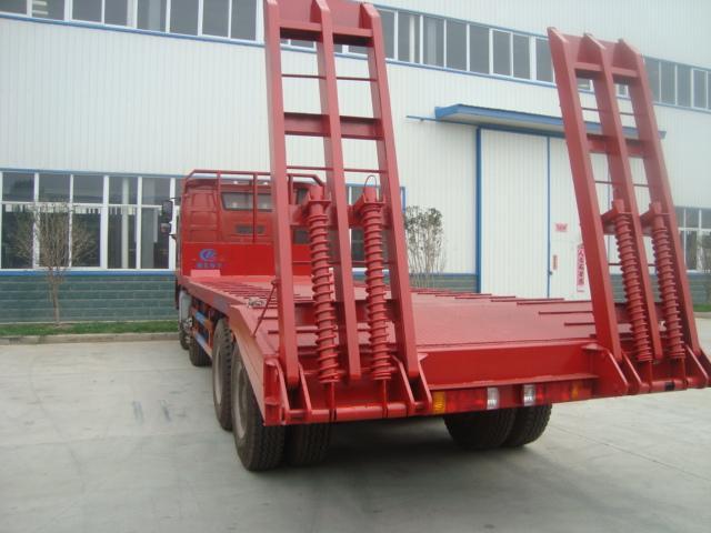 供應(yīng)CA10噸挖機(jī)拖車圖片｜解放單橋平板拖車價(jià)格廠家