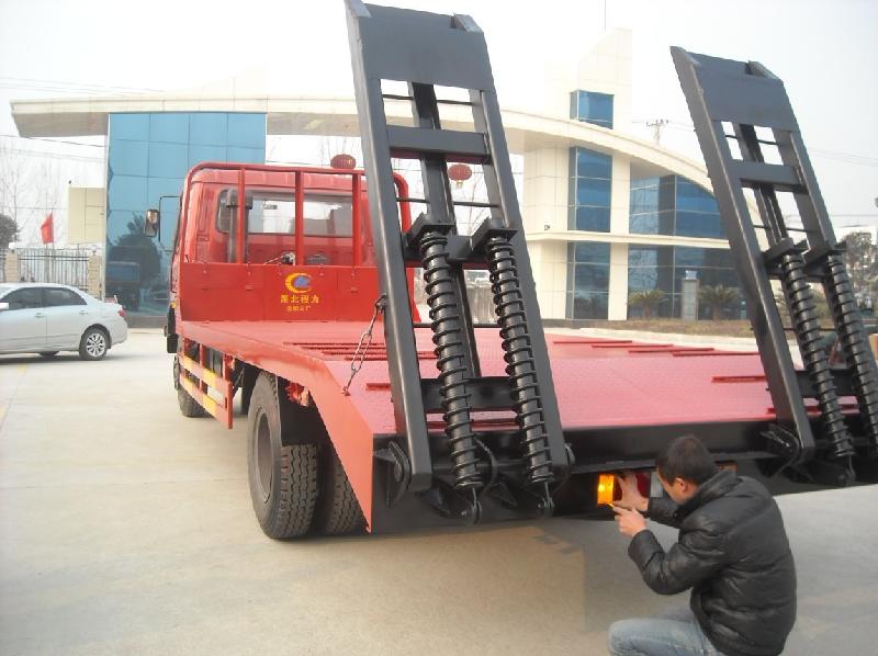 供應*的挖機運輸車哪里有*的挖機廠家