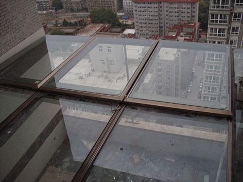 福建平移天窗福建電動(dòng)平移天窗圖片