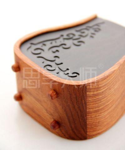 供應花梨配黑檀唐草款筆筒/紅木禮品廠家生產(chǎn)紅木筆筒/紅木名片盒