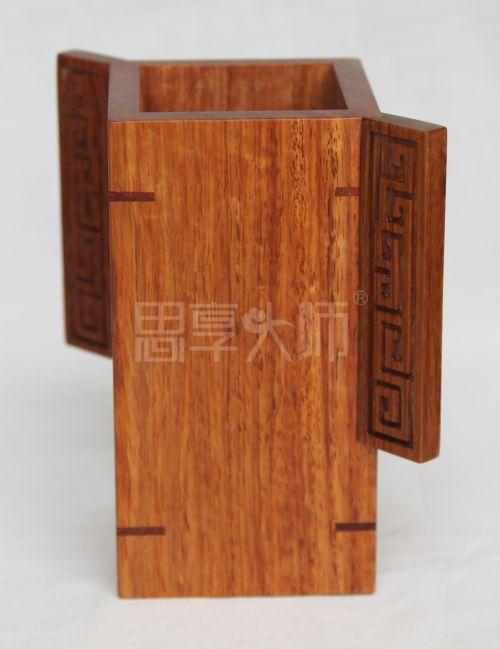 供應(yīng)東莞紅木禮品生產(chǎn)廠家批發(fā)紅木筆筒/紅木辦公禮品