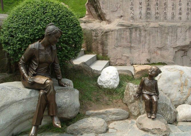 中山花苑小區(qū)景觀雕塑圖片