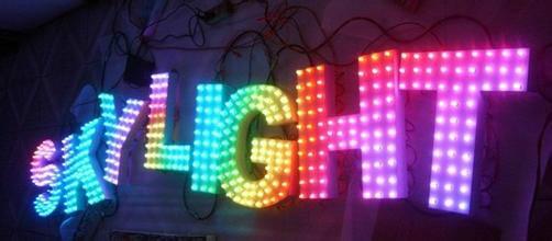 供應上海普陀長寧靜安外露燈發(fā)光字門頭紅色藍色白色字制作安裝