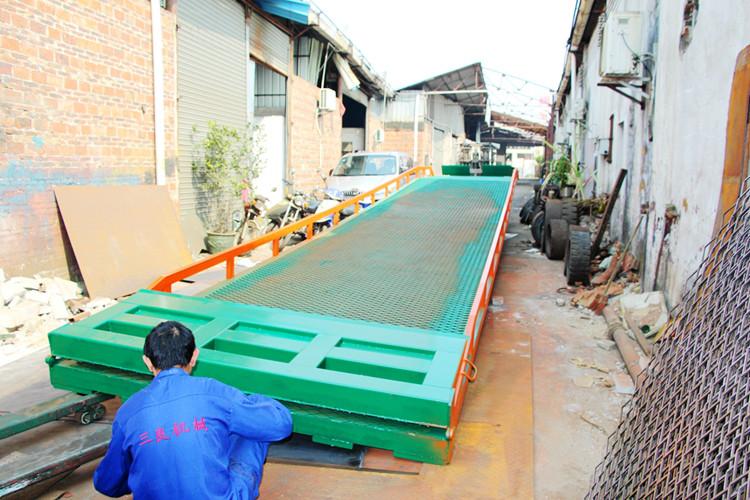 供應(yīng)移動式登車橋參考價—廣州移動式登車橋參考價