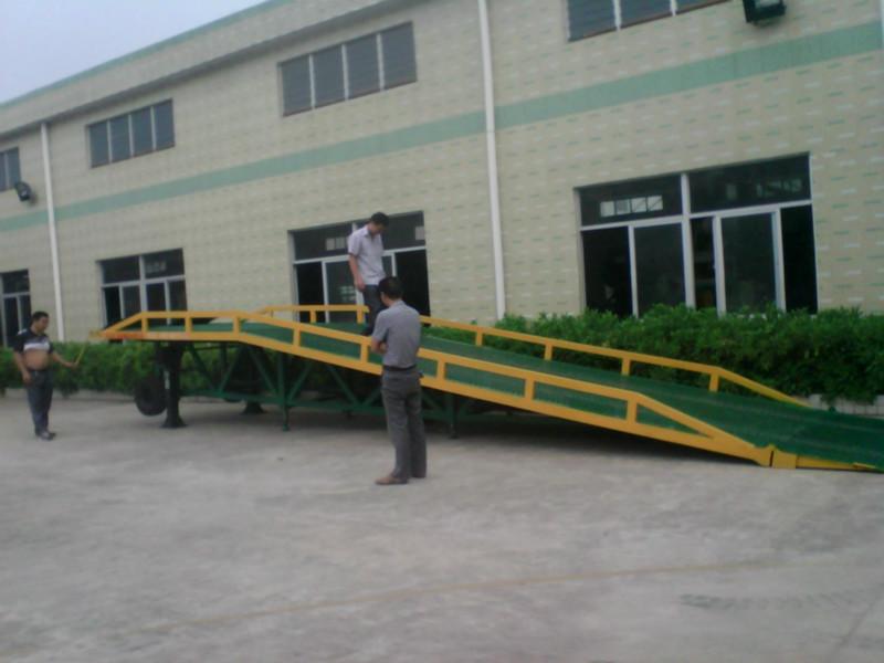 供應(yīng)廣東移動式集裝箱裝貨平臺_集裝箱裝貨平臺公司_三良機械