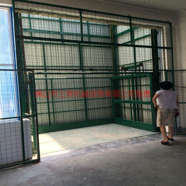 供應(yīng)佛山導(dǎo)軌鏈條升降平臺生產(chǎn)廠家，里水導(dǎo)軌鏈條升降吊籠報價是多少