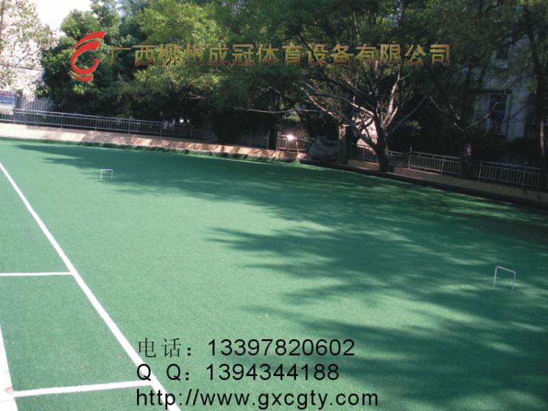供應(yīng)桂林幼兒園人造草皮施工隊電話 桂林幼兒園防滑地板膠公司