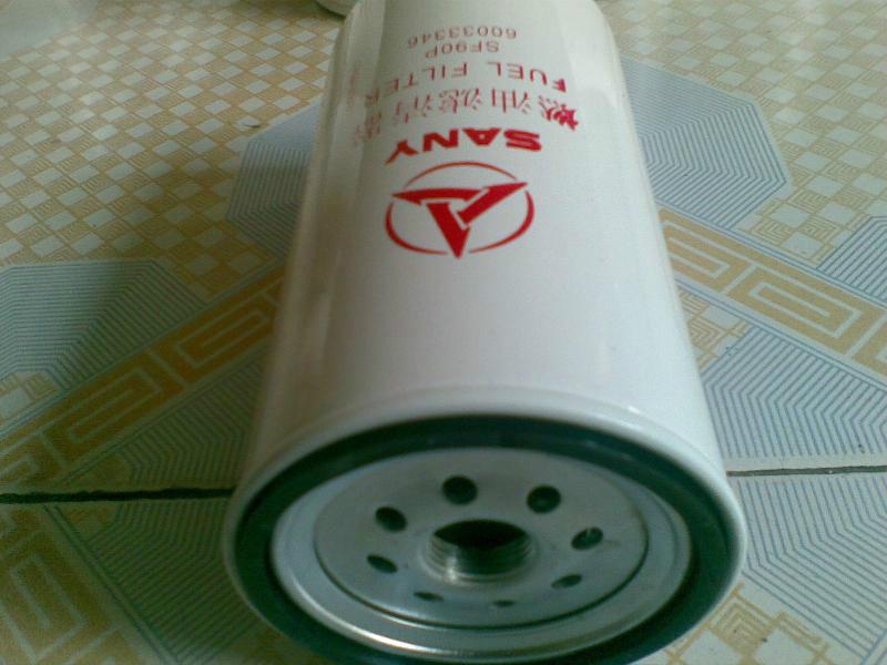 供應(yīng)三一挖掘機(jī)濾芯