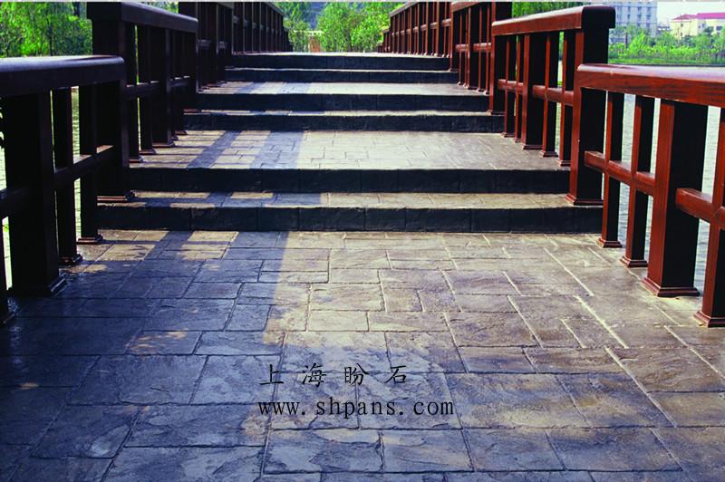 壓花地坪多少錢一平方？壓花地坪是怎樣做成的？