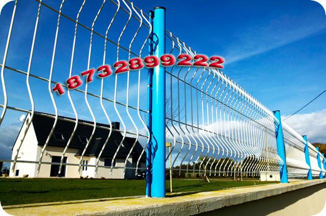 三角折彎護(hù)欄網(wǎng)圖片