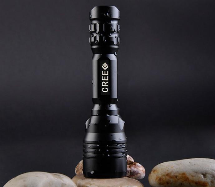 供應(yīng)強(qiáng)光充電手電筒led戶(hù)外遠(yuǎn)射