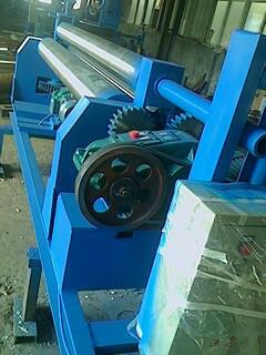 供應(yīng)W11-3X1600輕型電動卷板機(jī)價格,W11-3X1600卷板機(jī)廠家