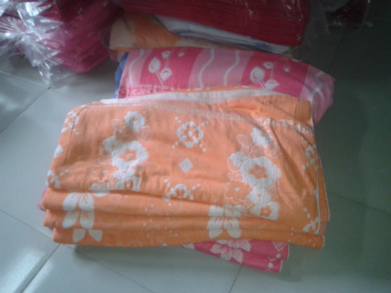 供應(yīng)黑龍江毛巾被彤鑫毛巾廠質(zhì)量好/黑龍江毛巾被哪里有