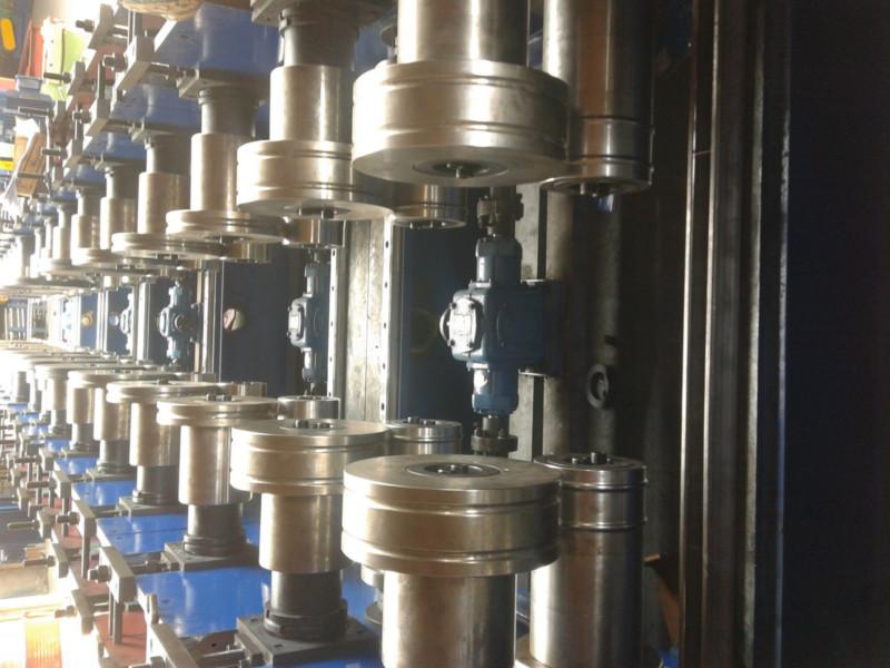 供應懸臂式橋架設備生產(chǎn)線 電纜橋架成型機