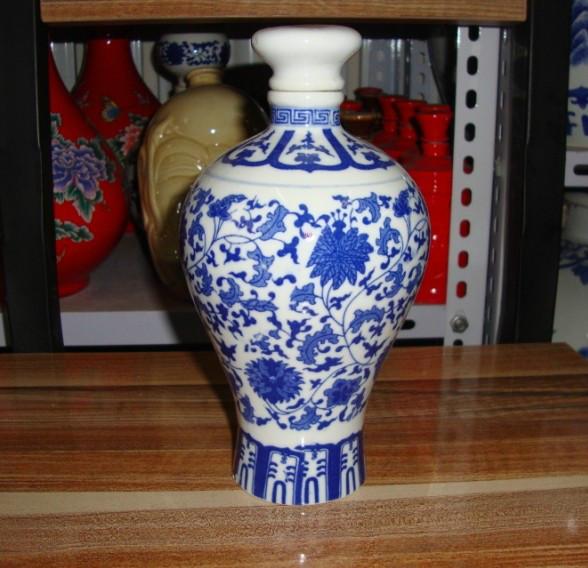 供應景德鎮(zhèn)陶瓷酒瓶訂做 1斤青花瓷酒瓶批發(fā)