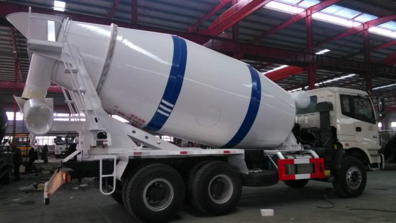 陜汽攪拌車批發(fā)電話，陜汽攪拌車批發(fā)商，陜汽攪拌車廠家直銷