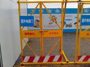 供應(yīng)江蘇工地電梯門批發(fā)，工地電梯門批發(fā)價(jià)格，大量供應(yīng)工地電梯門批發(fā)
