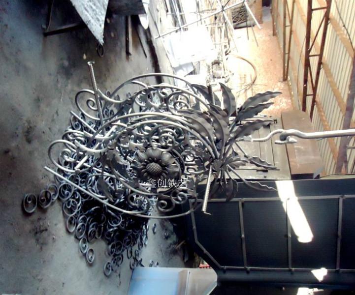 供應(yīng)鍛打鐵藝花盤鐵藝樓梯花配件